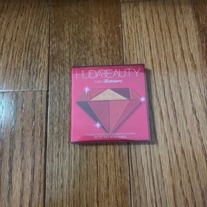 Huda Beauty- Ruby Obsessions Palette